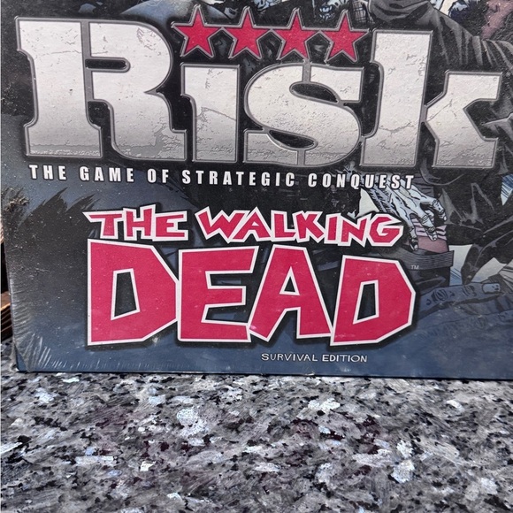 π§ββοΈ Risk: The Walking Dead β Survival Edition (BRAND NEW & SEALED!) π§ββοΈ - Picture 2 of 16